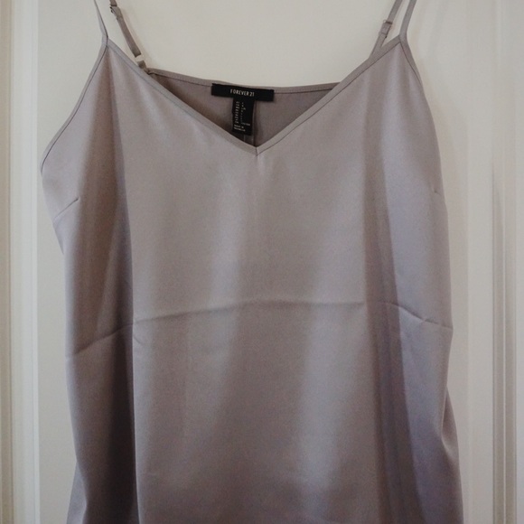 🆕 Forever 21 Silk Top - Picture 4 of 6